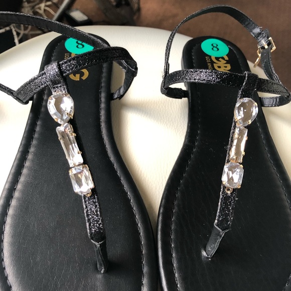 G by GUESS is now GBG Los Angeles. Size 8 - Picture 2 of 10